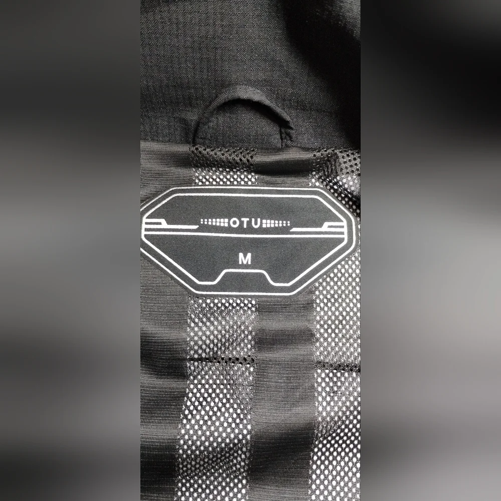 OTU sleek black